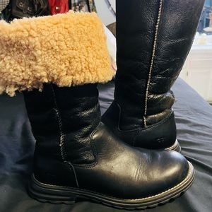 Authentic Ugg Leather Shearling Boots❤️